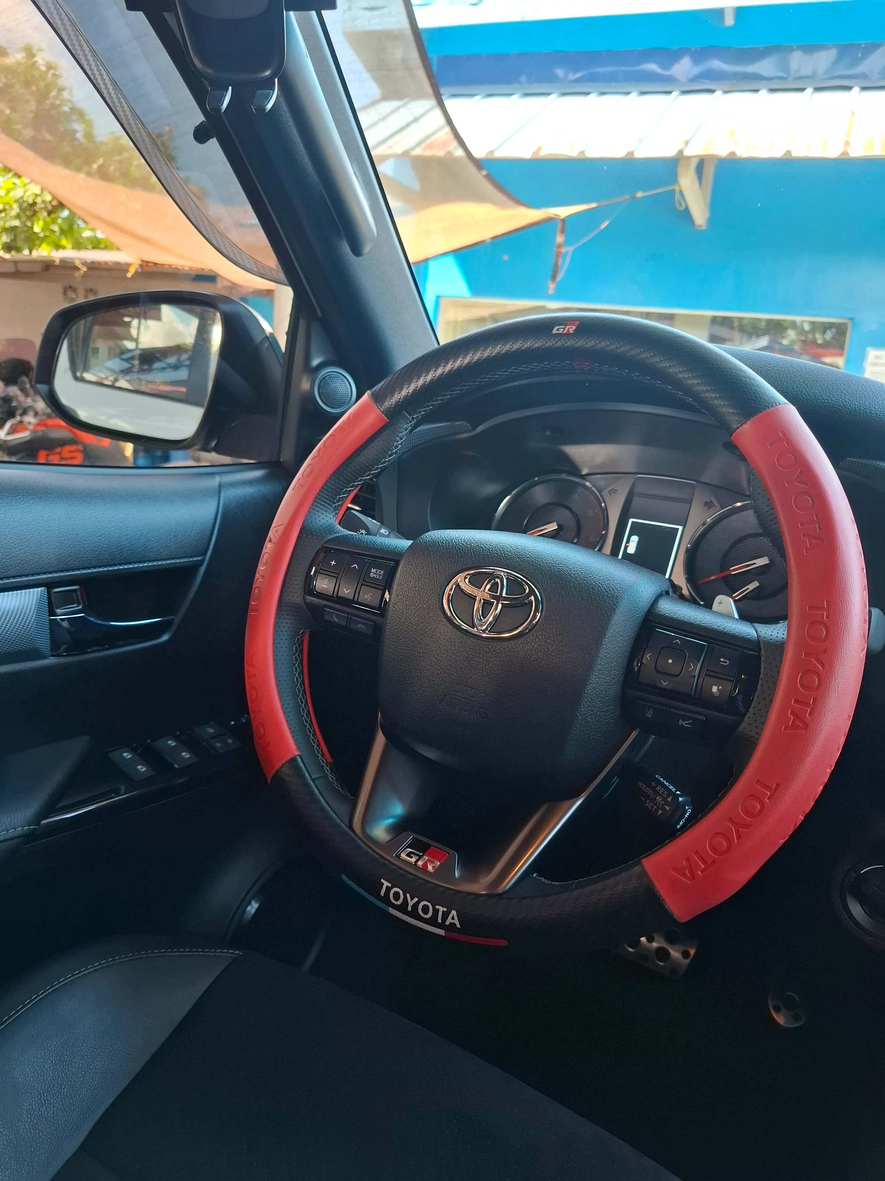 Interior & Exterior Detailing
